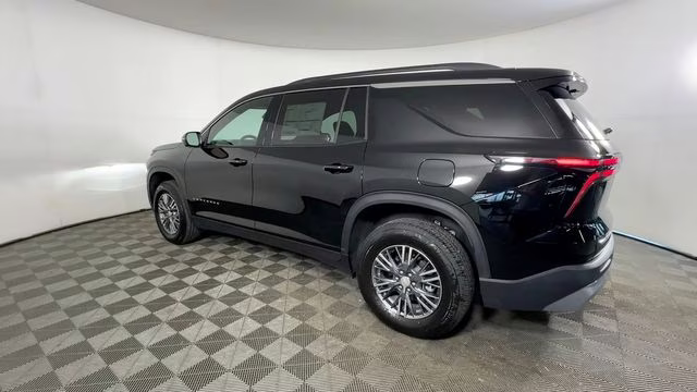 2026 Mosaic Black Metallic Chevrolet Traverse LT FWD SUV