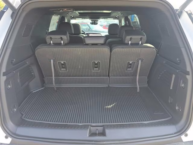 2026 Summit White Chevrolet Traverse LT FWD SUV