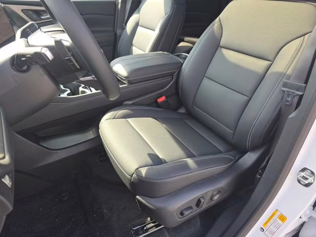 2026 Summit White Chevrolet Traverse LT FWD SUV