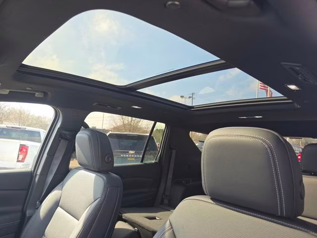2026 Summit White Chevrolet Traverse LT FWD SUV