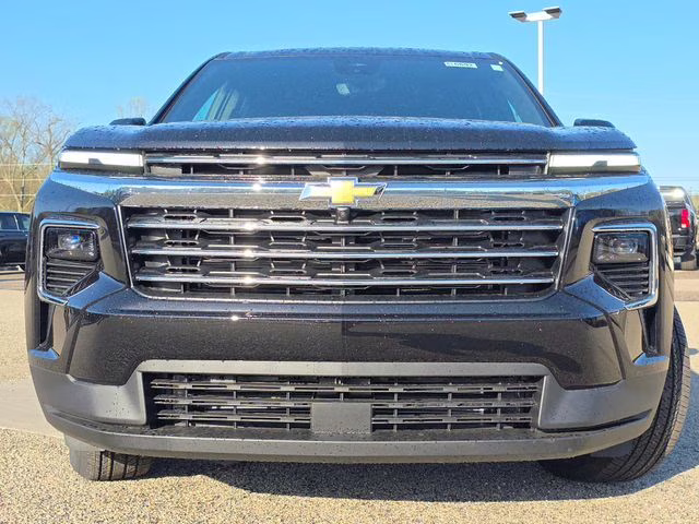2026 Mosaic Black Metallic Chevrolet Traverse LT FWD SUV
