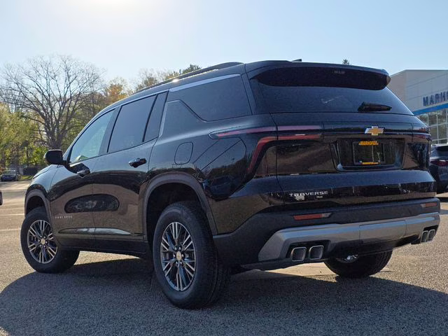 2026 Mosaic Black Metallic Chevrolet Traverse LT FWD SUV
