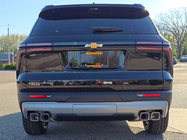 2026 Mosaic Black Metallic Chevrolet Traverse LT FWD SUV