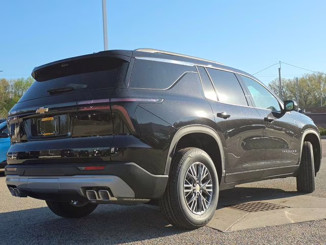 2026 Mosaic Black Metallic Chevrolet Traverse LT FWD SUV