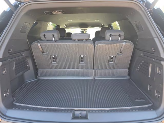 2026 Mosaic Black Metallic Chevrolet Traverse LT FWD SUV