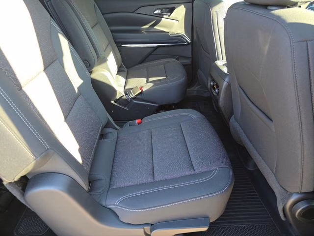 2026 Mosaic Black Metallic Chevrolet Traverse LT FWD SUV