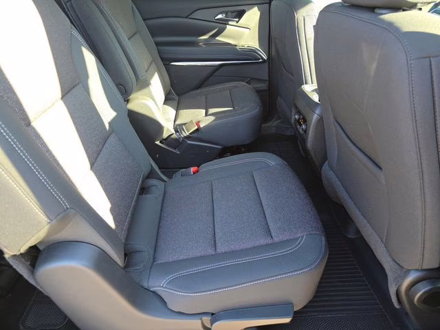 2026 Mosaic Black Metallic Chevrolet Traverse LT FWD SUV