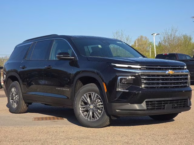 2026 Mosaic Black Metallic Chevrolet Traverse LT FWD SUV