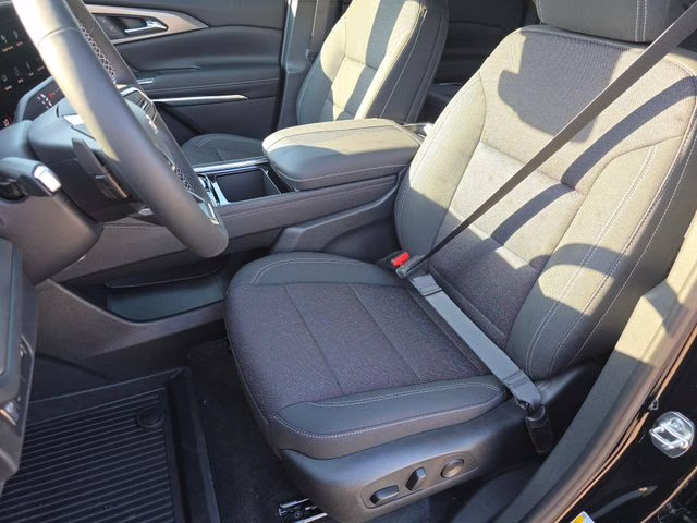 2026 Mosaic Black Metallic Chevrolet Traverse LT FWD SUV
