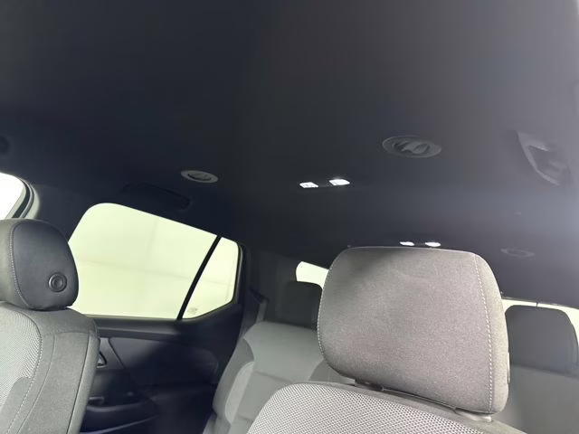 2022 Mosaic Black Metallic Chevrolet Traverse LT FWD SUV