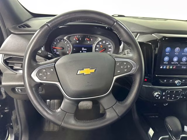 2022 Mosaic Black Metallic Chevrolet Traverse LT FWD SUV