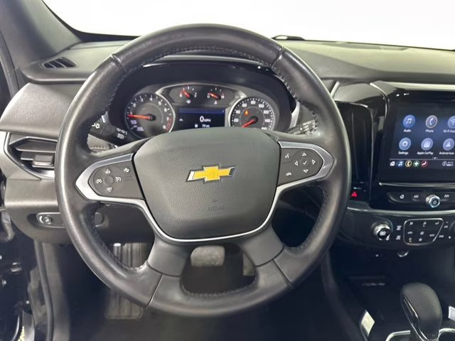 2022 Mosaic Black Metallic Chevrolet Traverse LT FWD SUV
