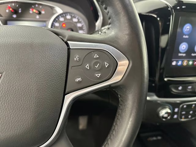 2022 Mosaic Black Metallic Chevrolet Traverse LT FWD SUV