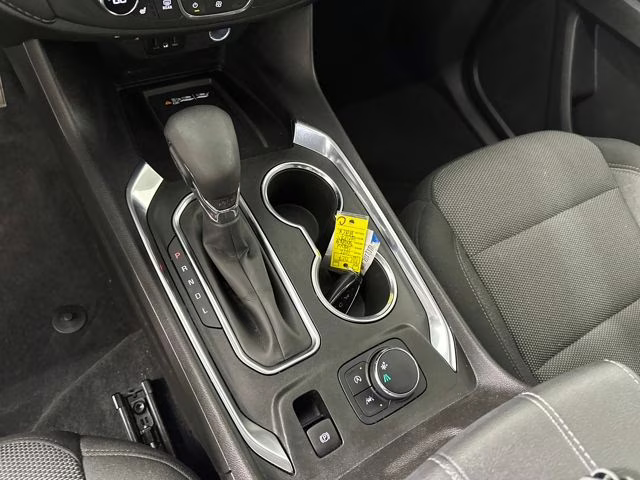 2022 Mosaic Black Metallic Chevrolet Traverse LT FWD SUV