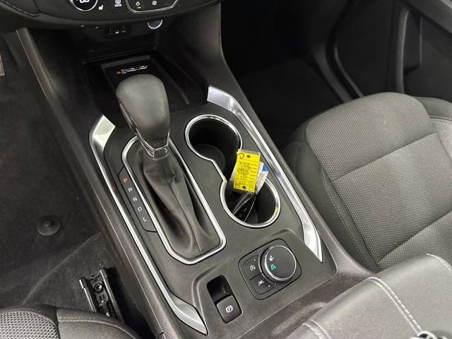 2022 Mosaic Black Metallic Chevrolet Traverse LT FWD SUV
