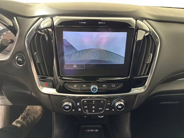 2022 Mosaic Black Metallic Chevrolet Traverse LT FWD SUV