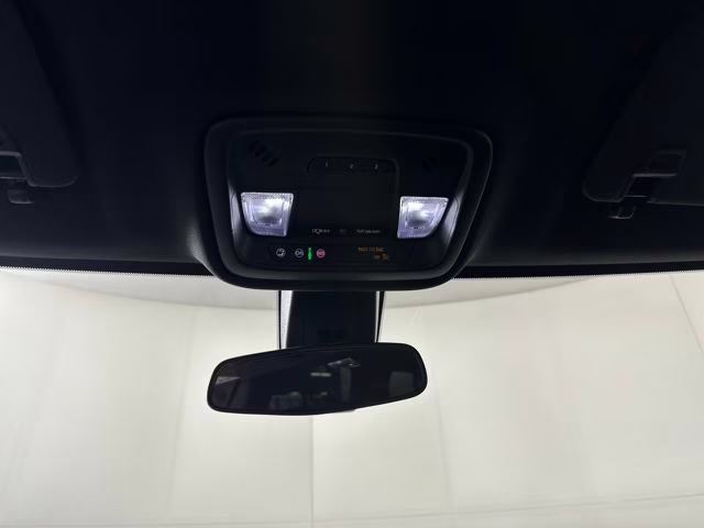 2022 Mosaic Black Metallic Chevrolet Traverse LT FWD SUV