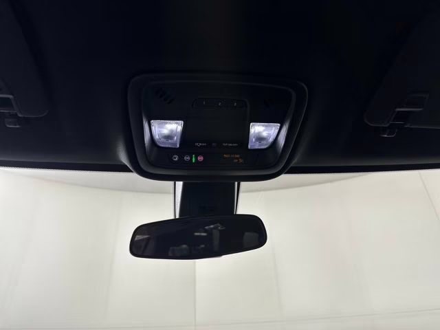 2022 Mosaic Black Metallic Chevrolet Traverse LT FWD SUV