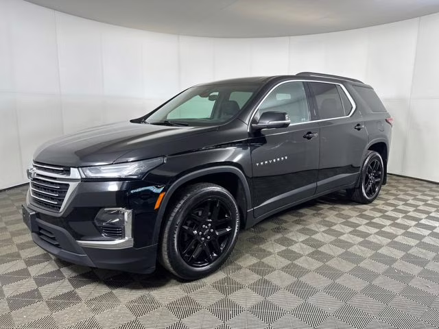 2022 Mosaic Black Metallic Chevrolet Traverse LT FWD SUV