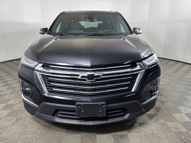 2022 Mosaic Black Metallic Chevrolet Traverse LT FWD SUV