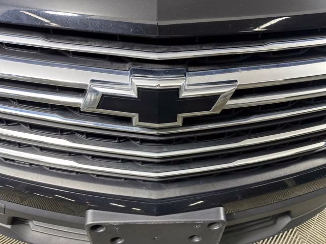 2022 Mosaic Black Metallic Chevrolet Traverse LT FWD SUV