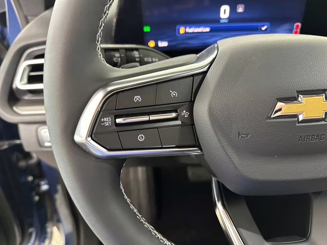 2025 Lakeshore Blue Metallic Chevrolet Traverse LT FWD SUV