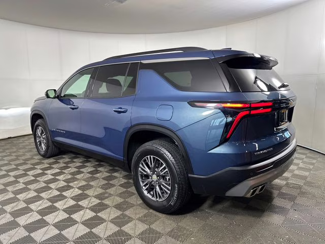 2025 Lakeshore Blue Metallic Chevrolet Traverse LT FWD SUV