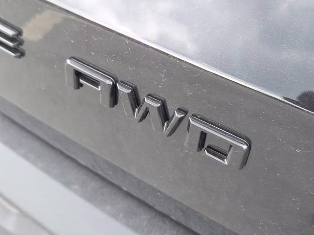 2026 Mosaic Black Metallic Chevrolet Traverse Z71 AWD SUV