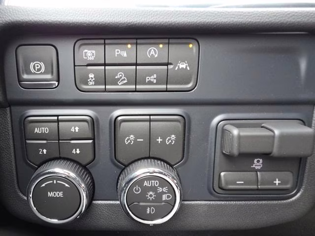 2026 Polar White Tricoat Chevrolet Suburban Premier 4X4 SUV