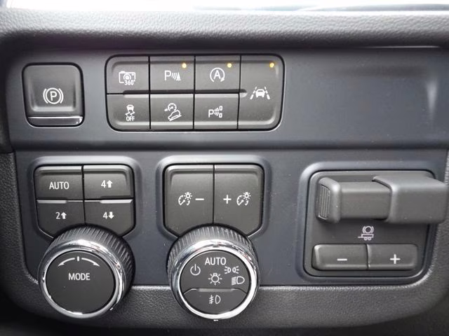 2026 Polar White Tricoat Chevrolet Suburban Premier 4X4 SUV