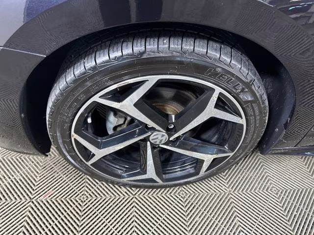 2021 Deep Black Volkswagen Passat 2.0T R-Line FWD Sedan