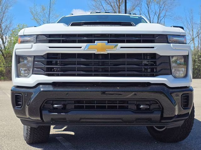 2026 Summit White Chevrolet Silverado 2500HD Custom 4X4 Truck