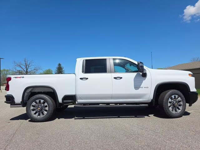 2026 Summit White Chevrolet Silverado 2500HD Custom 4X4 Truck
