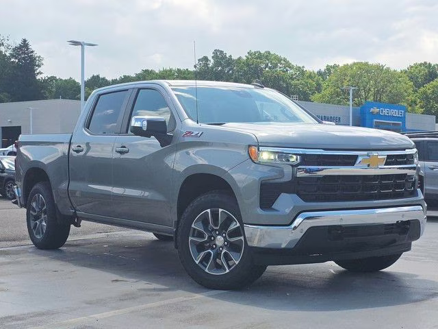 2025 Sterling Gray Metallic Chevrolet Silverado 1500 LT 4X4 Truck