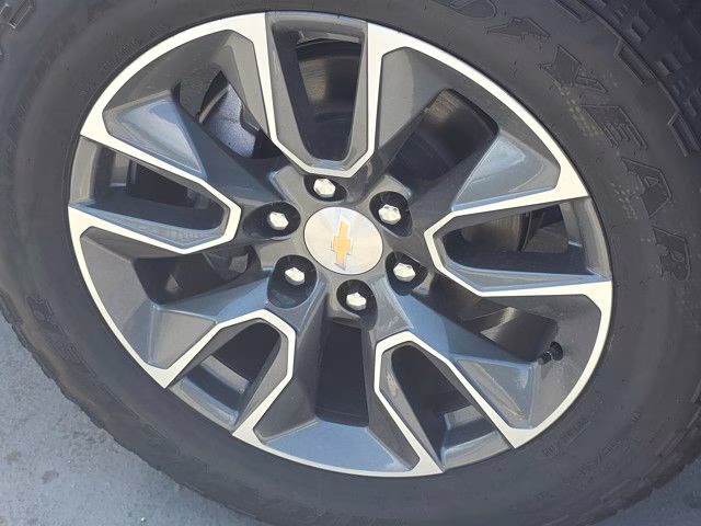 2025 Sterling Gray Metallic Chevrolet Silverado 1500 LT 4X4 Truck