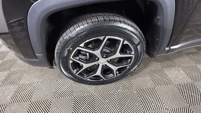 2024 Diamond Black Crystal Pearlcoat Jeep Compass Limited 4X4 SUV
