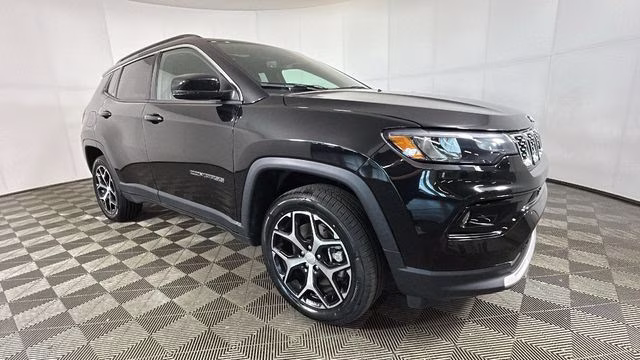 2024 Diamond Black Crystal Pearlcoat Jeep Compass Limited 4X4 SUV