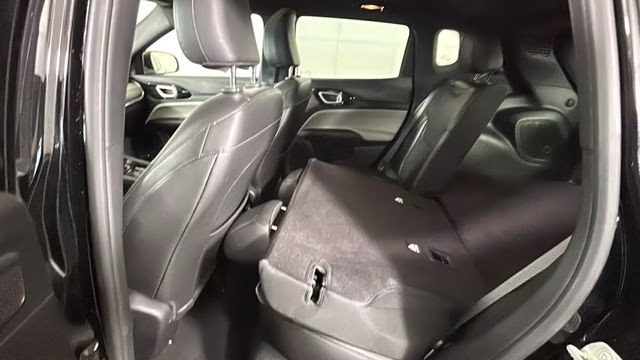 2024 Diamond Black Crystal Pearlcoat Jeep Compass Limited 4X4 SUV