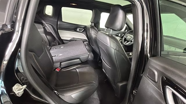 2024 Diamond Black Crystal Pearlcoat Jeep Compass Limited 4X4 SUV