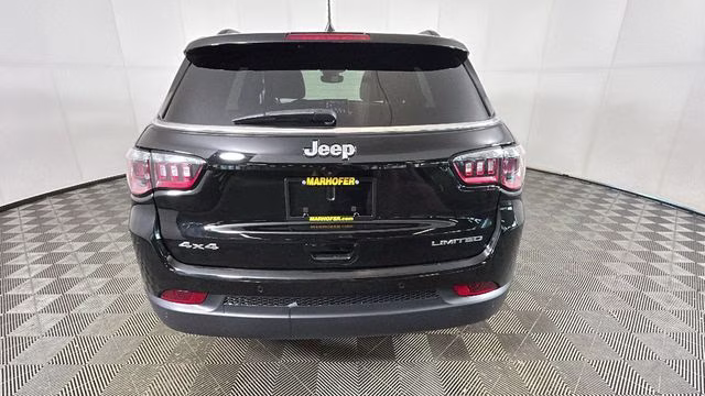 2024 Diamond Black Crystal Pearlcoat Jeep Compass Limited 4X4 SUV