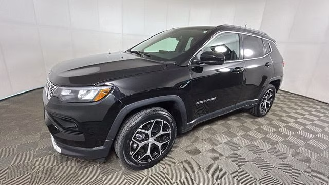 2024 Diamond Black Crystal Pearlcoat Jeep Compass Limited 4X4 SUV