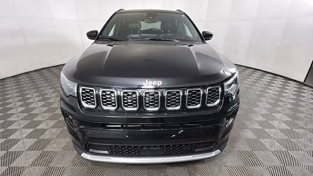 2024 Diamond Black Crystal Pearlcoat Jeep Compass Limited 4X4 SUV