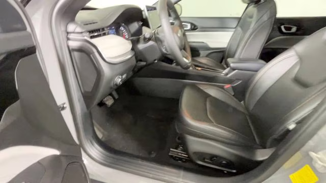 2024 Sting-Gray Clearcoat Jeep Compass Limited 4X4 SUV