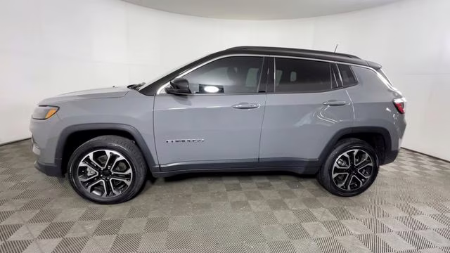 2024 Sting-Gray Clearcoat Jeep Compass Limited 4X4 SUV