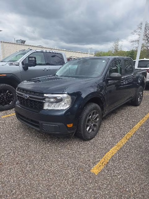 2022 Blue Ford Maverick XLT FWD Truck