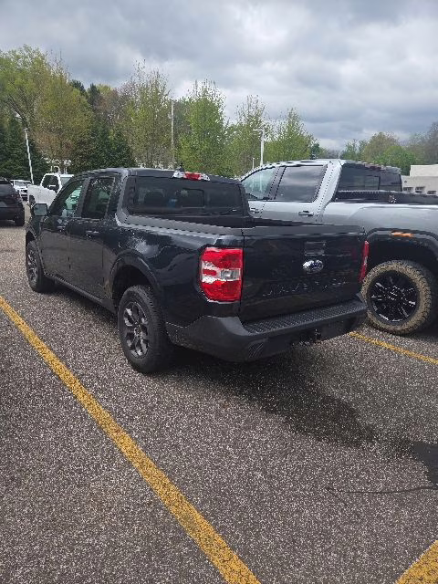 2022 Blue Ford Maverick XLT FWD Truck