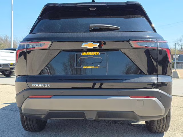 2026 Mosaic Black Metallic Chevrolet Equinox LT FWD SUV
