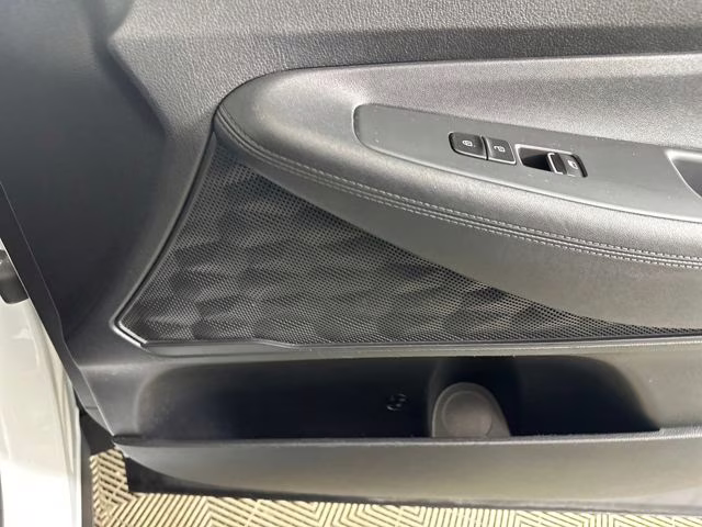 2019 Quartz White Hyundai Santa Fe SE FWD SUV