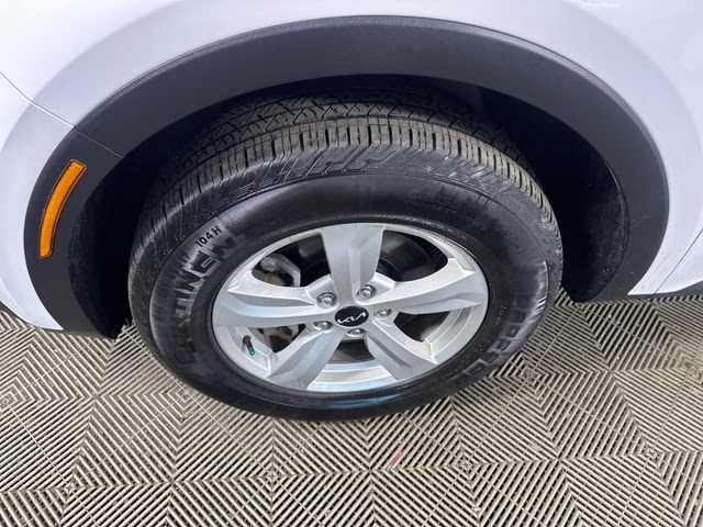 2023 Glacial White Pearl Kia Sorento LX AWD SUV