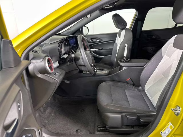 2025 Nitro Yellow Metallic Chevrolet Trax 1RS FWD SUV